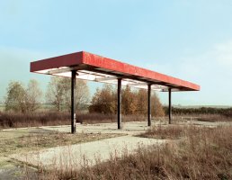 Eric Tabuchi : "26 Abandoned Gazoline Stations"