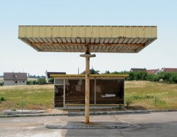 Eric Tabuchi : "26 Abandoned Gazoline Stations"