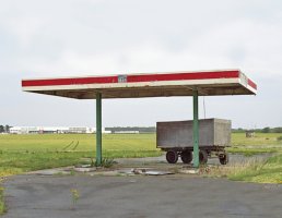 Eric Tabuchi : "26 Abandoned Gazoline Stations"