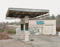 Eric Tabuchi : "26 Abandoned Gazoline Stations"