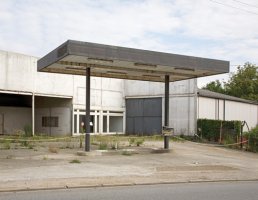 Eric Tabuchi : "26 Abandoned Gazoline Stations"