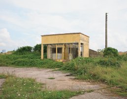 Eric Tabuchi : "26 Abandoned Gazoline Stations"