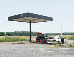 Eric Tabuchi : "26 Abandoned Gazoline Stations"