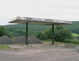 Eric Tabuchi : "26 Abandoned Gazoline Stations"