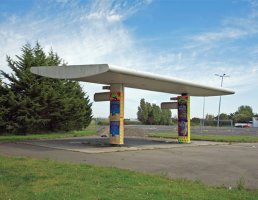 Eric Tabuchi : "26 Abandoned Gazoline Stations"