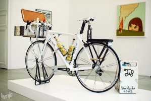 Stages - Tom Sachs â€œLanceâ€™s Tequila Bike for Girlsâ€ Carbon fiber Trek (...)